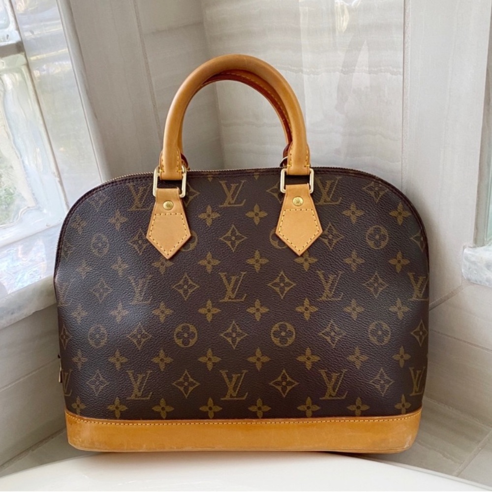 💞GORGEOUS💞 Authentic Louis Vuitton Alma Handbag!